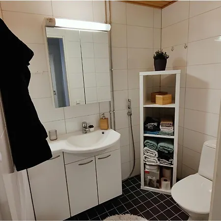 Lutakko Harbour Home - Stylish 2-Bedroom Suite With Sauna & Free Parking *