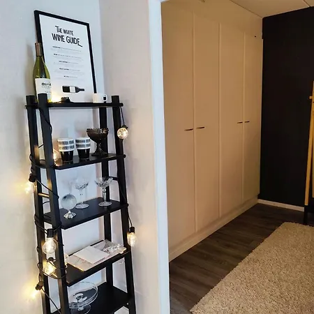 Apartamento Lutakko Harbour Home - Stylish 2-Bedroom Suite With Sauna & Free Parking